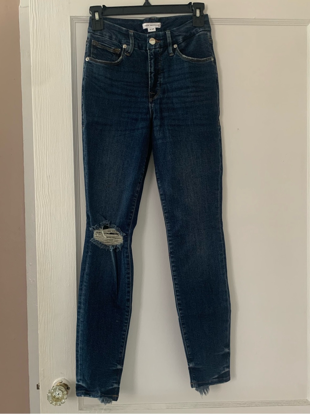 Good American Dark Blue Skinny Jeans with Knee Rip